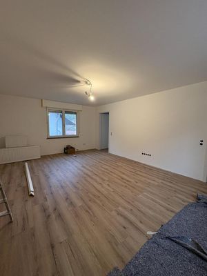 Erstbezug nach Sanierung: idyllisches Wohnen in einer 5,5-Zimmer-Wohnung mitten in Natur