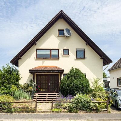 Großzügiges Ein-/Zwei-Familienhaus mit Gartenparadies in zentraler Lage in Wittlich