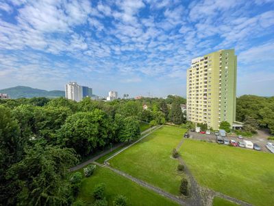 Beste Aussichten für Sie! Lichtverwöhnte 6-Zimmer-Wohnung mit Balkon und Garage in Freiburg-Haslach