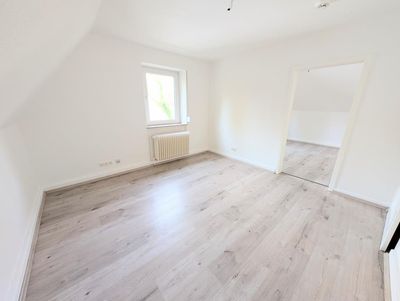 **Gemütliche Wohnung mit modernem Tageslichtbad und eigenem Garten gewünscht? Dann zugreifen!**