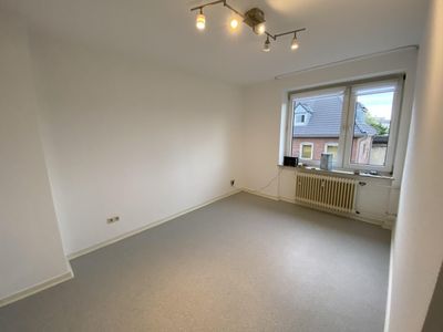 Studenten aufgepasst: Möbliertes WG-Zimmer in frisch renovierter 3-Zimmer-WG im Herzen von Aachen!