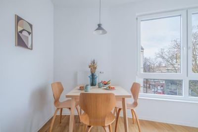 Vollständig möbliertes Zimmer in 2-Zimmer-Wohngemeinschaft (inkl. Reinigungsservice, Internet, Anmeldung etc.)