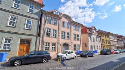 Mit ein paar Handgriffen zur Traumwohnung – 4-Zi.-Whg. mit viel Potenzial!