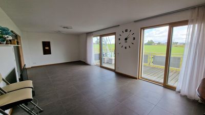 Exklusive 3-Zimmer-Maisonette mit Dachterrasse & Panoramablick ins Grüne – Nähe Landshut