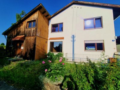 Großzügige, architektonisch interessante Doppelhaushälfte mit Einliegerwohnung