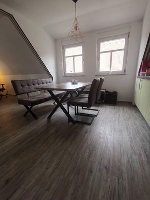Helle Nichtraucher- 2-Zimmer-Wohnung mit Balkon in Höchberg