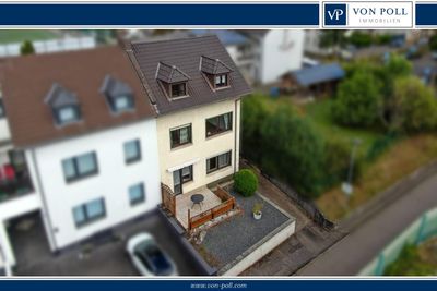 Großzügiges Zweifamilienhaus mit Doppelgarage