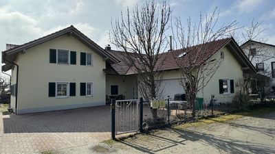 Großzügiges Einfamilienhaus mit Einliegerwohnung
Nähe Osterhofen/Gergweis