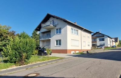 GLOBAL INVEST SINSHEIM | Große 3,5-Zimmer-Wohnung mit neuwertiger Einbauküche und Kaminofen