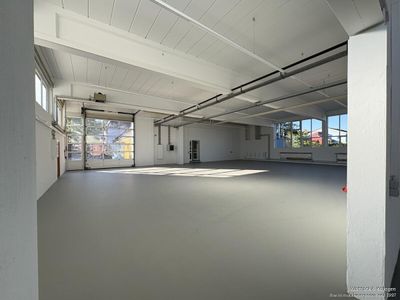 Vollständig neu renovierte Produktionshalle 
mit separater Bürofläche
- zusätzliche Halle möglich
