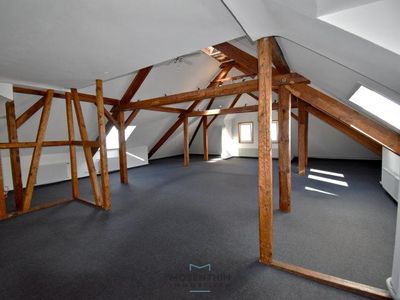 Großzügiges Atelier/Büro mit historischem Flair - energetisch top!