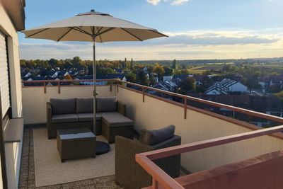 ***Penthouse-Wohnung mit Dachterrasse und neuer Küche***