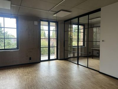 Urban Gardening. Kamin. Einbauküche. Sichtbeton. Einbauschränke