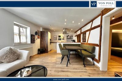 Wohnen in begehrter Lage: Charmante 3,5-Zimmer-Etagenwohnung mit besonderem Flair und Doppelgarage