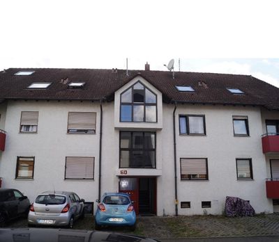 Geschmackvolle, vollst. renovierte 3-Raum-Maisonette-Wohnung mit geh. Innenausstattung mit EBK