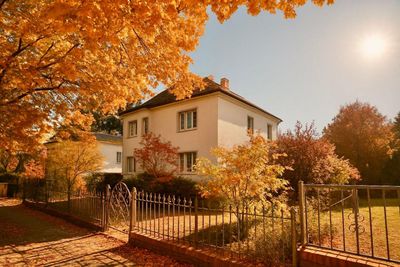 Modernisierungsbedürftiges Zweifamilienhaus in Berlin-Hermsdorf