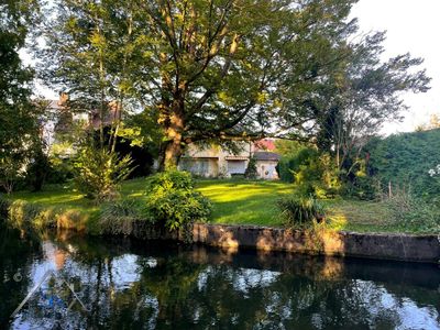 Idyllisch - Einzigartig - für die ganze Familie: Einfamilienhaus in einer Parkanlage mit Badeweiher
