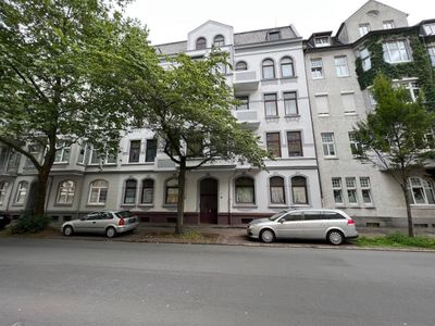 3 ZKB, ideal als WG oder für die kleine Familie - schicker Altbau, zwei Balkone