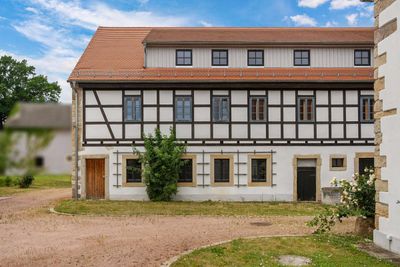 Teilsaniertes Fachwerkhaus mit Baugrundstück in Elbnähe!