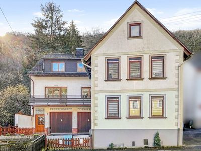 Zwei verbundene Wohnhäuser in idyllischer Lage in Manubach