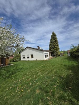 Freistehendes Einfamilienhaus mit Einliegerwohnung