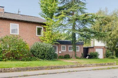 Sichern Sie sich ein einzigartiges Grundstück in bester Wohnlage mit DHH und Garage. Jetzt!