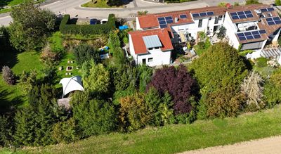 Vielseitige Immobilie mit großem Grundstück, ideal für Wohnen, Gästevermietung oder Mehrgenerationen