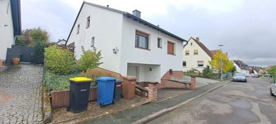 Großzügige Erdgeschoss- und Untergeschosswohnung mit Garten, Pool & Garage in Oberrodenbach