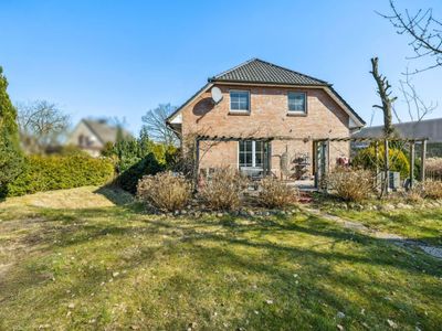 Charmante Doppelhaushälfte mit Einliegerwohnung und großem Garten in beliebter Lage von Quickborn