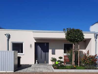 RESERVIERT - OHNE MAKLER großzügiger Bungalow BJ 21 mit EBK, Garage & Garten