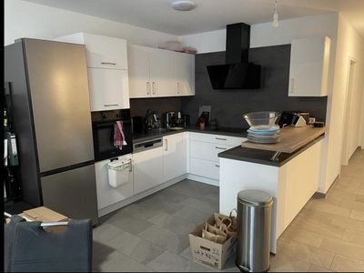 Moderne 2-Zimmer-Wohnung mit Terrasse in ruhiger, grüner Lage