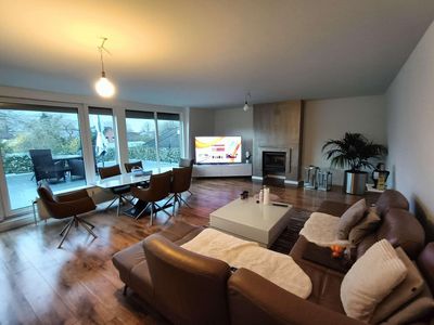 Großzügiges Mehrfamilienhaus mit 3 Parteien, 52 qm Dachterrasse, komplett modernisiert!