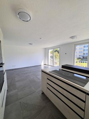 Sonnige, schöne 3-Zi.-Wohnung mit Balkon, Einbauküche uvm. in Sindelfingen – sofort bezugsfrei!