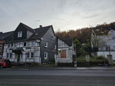 Handwerkerobjekt für schnellen Verkauf: Zwei EFH auf einem Grundstück