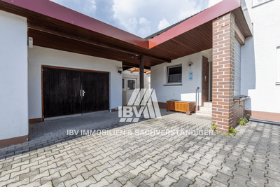 Sanierte Doppelhaushälfte mit Energieplus, großen Garagen und extra Büro