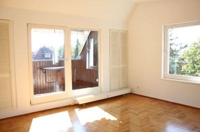 2 Zi Schöne, helle Wohnung mit eigenem Carport