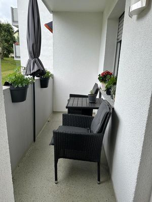 3-Zim.-Whg. mit Einbauküche, Loggia, Blick ins Grüne, Reinigungs-, Hausmeister- u. Winterservice