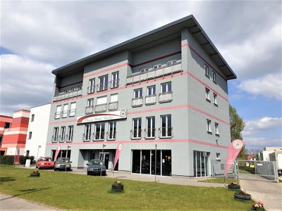 Hell-freundliche Gewerbeeinheit, 72 m², 2 Büroräume, Küche, WC, Fahrstuhl, 2. OG, TOP-Lage Spandau