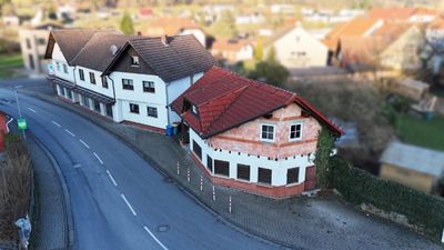 Attraktives Investitionsobjekt: Zweifamilienhaus mit Gewerbeeinheit und zweitem Wohnhaus