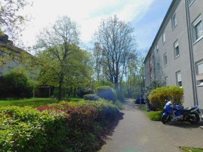 Trier Heiligkreuz - 3 Zimmer Whg. Kü./Bad/ Loggia- im Hochparterre in MFH