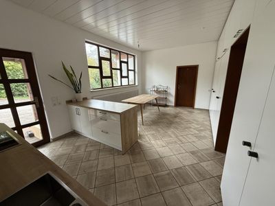 Helle 3-Zimmer-Wohnung (85qm) mit Einbauküche und Garten