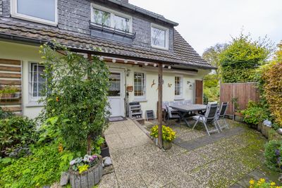 Familienidylle in Wuppertal: Freistehend, modernisiert & mit eigenem Gartenparadies