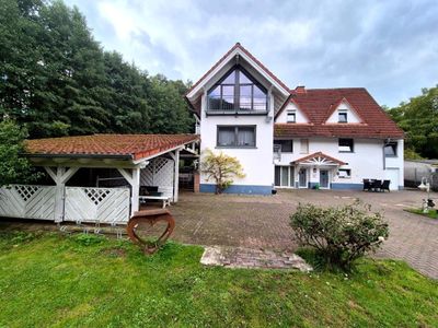 Gepflegte, großzügige 2-Etagen-Wohnung mit Kamin & Carport zu vermieten – wohnen wie im eigenen Haus