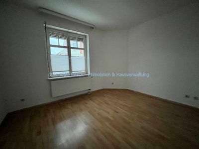 kleine 2-Zimmer-Wohnung im Erdgeschoss - zentrumsnah