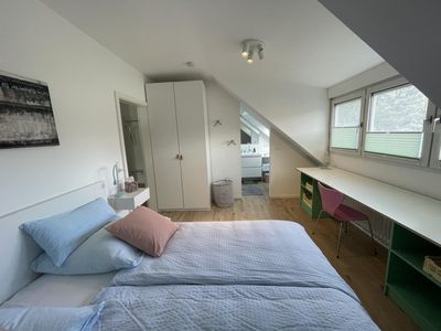 Möblierte Maisonettewohnung mit zwei Schlafzimmern, zwei Bädern und WG-Eignung in Karlsruhe