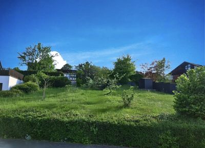 Sonniges Baugrundstück mit tollem Ausblick in ruhiger, kinderfreundlicher Lage zu verkaufen