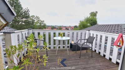 Hochwertige 3 Zimmerwohnung mit Einbauküche, Dachterrasse, Garten u. PKW-Stellplatz