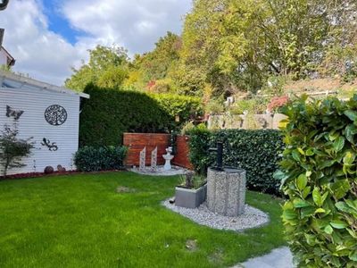 Wohnung auf 2 Etagen (EG+UG), provisionsfrei, großflächig, 2 Terrassen mit Garten und Garage