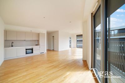 Großzügige 4 Zimmer Wohnung mit ca. 112m², EBK, Fußbodenheizung und umlaufendem Balkon in Berlin-Mitte!
