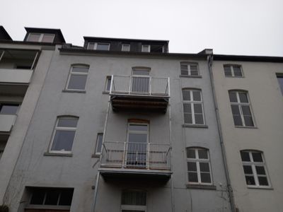 Charmante, komplett sanierte, lichtdurchflutete 3-Zimmer-Altbauwohnung mit Balkon!